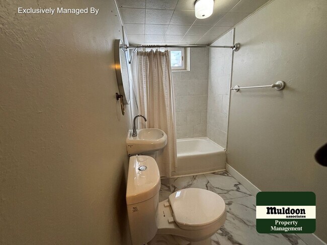 Building Photo - Available now! Beautiful 4 bedroom home with garage! Near downtown.