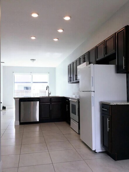 Building Photo - 702 Bluebill Pl
