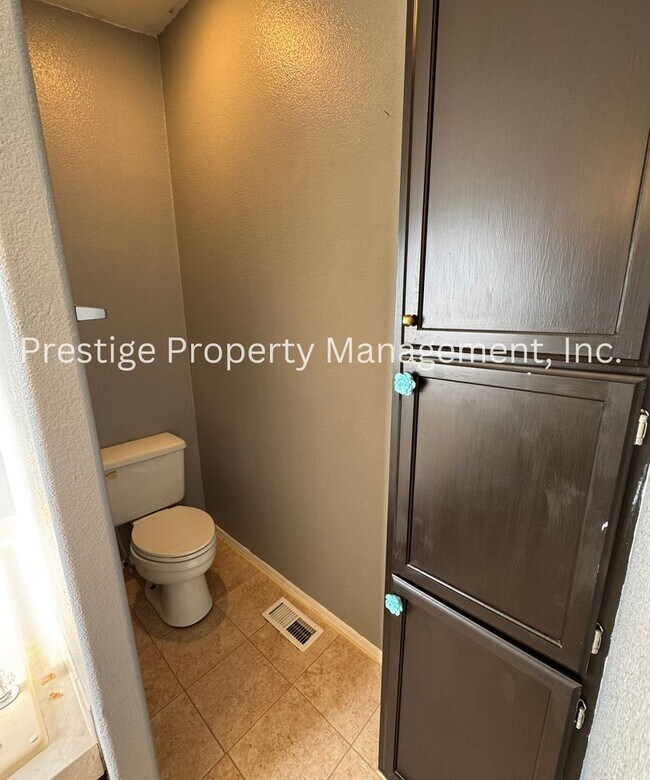 Building Photo - This 4/2 Vail Manufactured Home Is On A 1 Acre Lot!!!