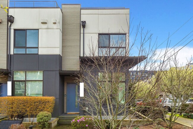 Building Photo - 301 Valley St