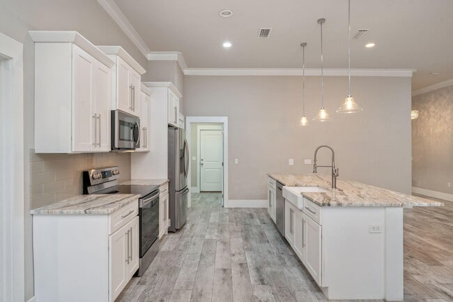 Building Photo - 518 Sibert Ave