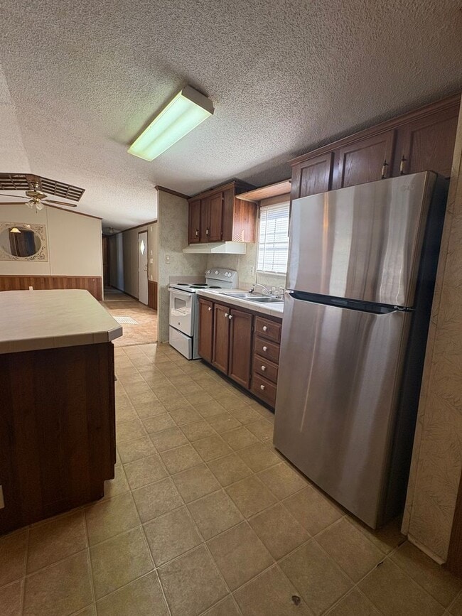 Building Photo - Spacious 3 Bed 2 Bath Mobile Home
