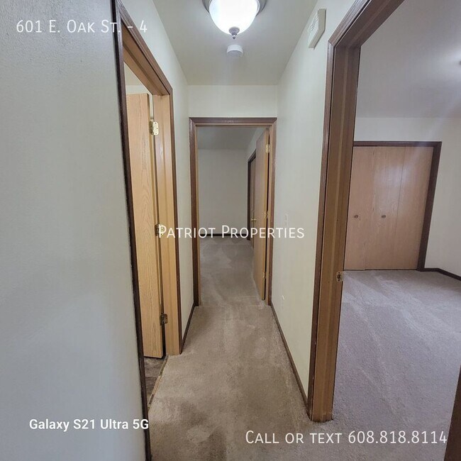 Building Photo - 2 bed/1 bath Townhouse in Cottage Grove, WI!