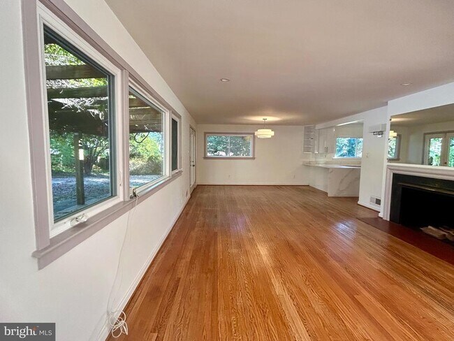 Primary Photo - 4111 Saul Rd