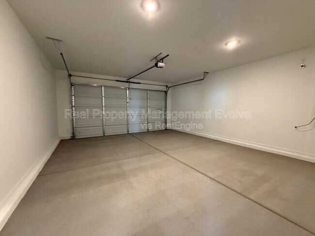 Building Photo - 2484 Fortana Dr