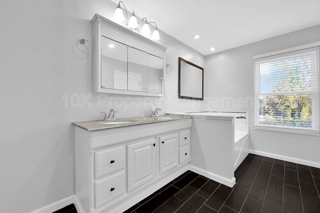 Building Photo - 96 Chenango Dr