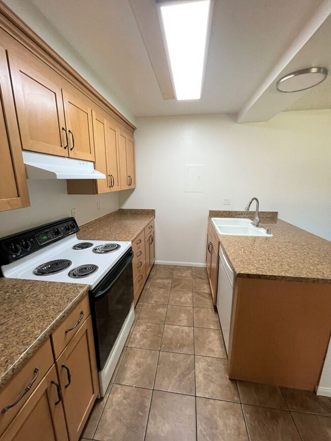 Building Photo - Centrally Located McKeon Condo
