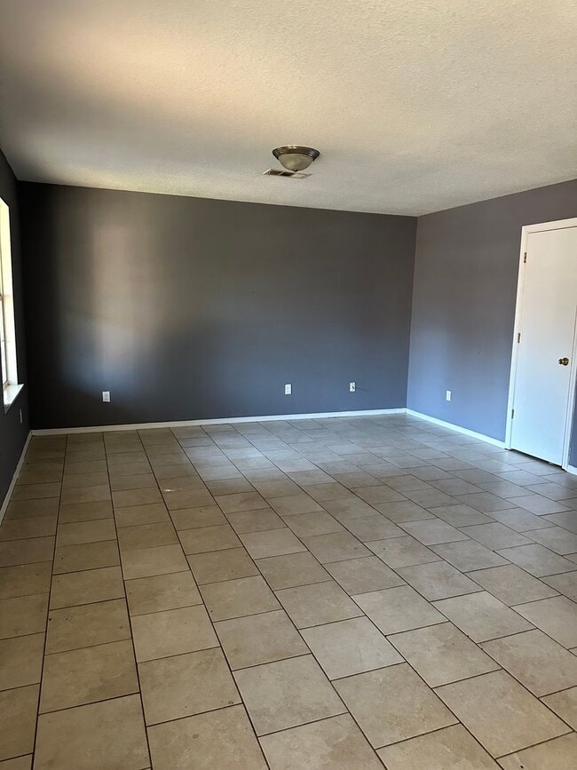 Building Photo - 1619 Cherry St