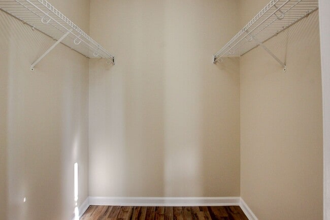 Building Photo - 3 bed 2 bath in the heart of St. B.  Fresh Paint.  Clean and Ready for You.