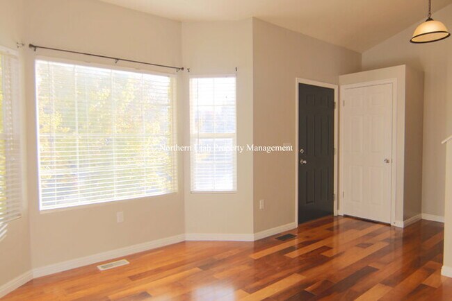 Building Photo - Amazing South Ogden Home with Everything!