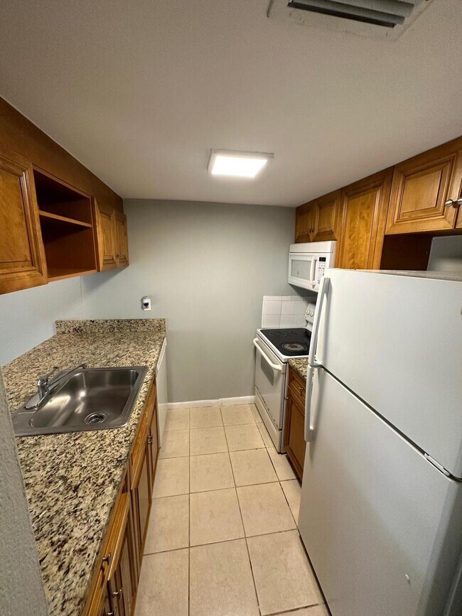 Building Photo - 6031 10th Ave N