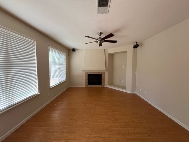 Building Photo - Excellent 2 Story House