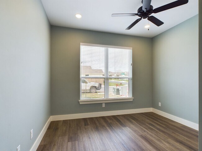 Building Photo - Charming 3-Bedroom Home with Updated Kitchen and Dual-Sink Primary Bath