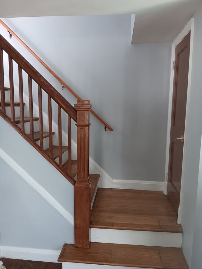 Building Photo - 2 Bedroom, 1 Bath Single Family Home on Cu...