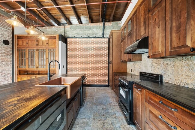 Building Photo - Thiel on 9th