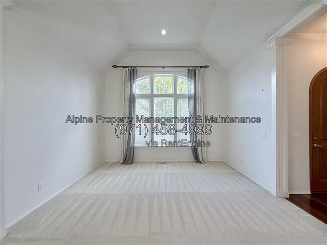 Building Photo - 4143 NW Meisner Dr