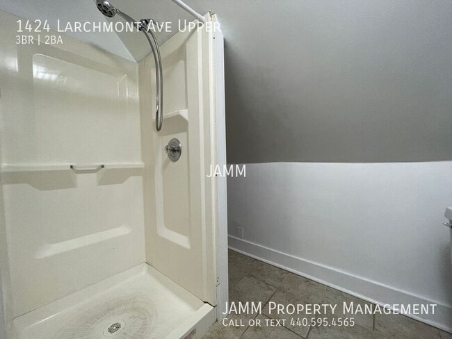 Building Photo - 1424 Larchmont Ave