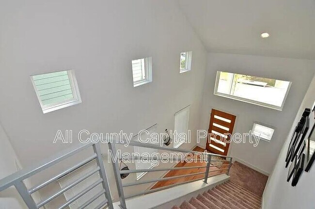 Building Photo - 2204 Capulet St