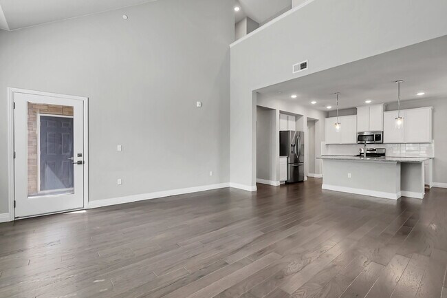 Building Photo - $2,775 - 3 Bed, 3 Bath Condo in Aurora wit...