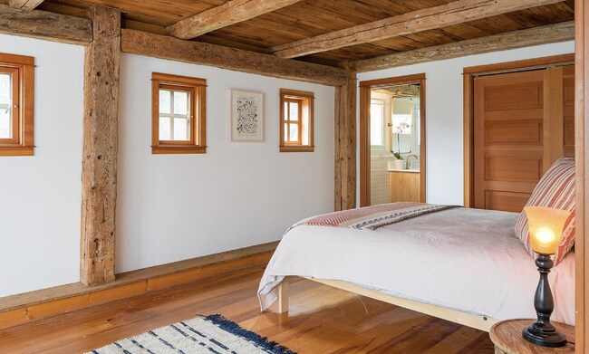 Building Photo - Orcas Landing Custom Built Luxury Home