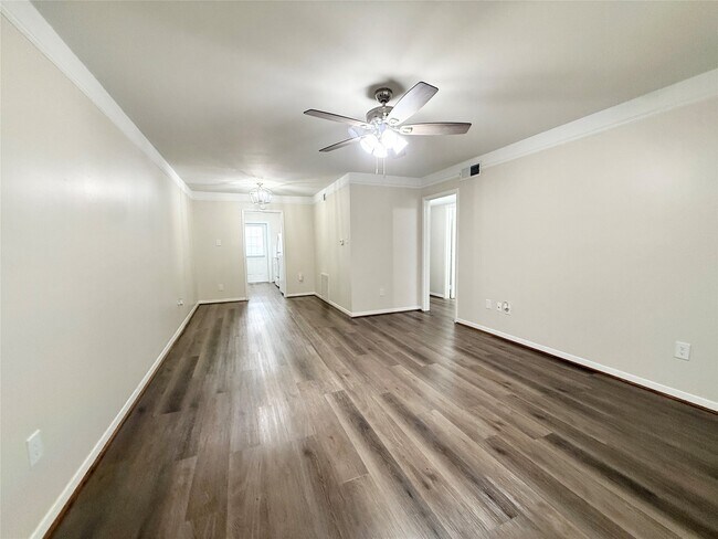 Building Photo - 500 Willow Dr