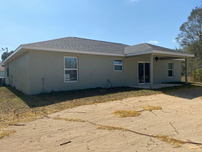 Building Photo - Custom Home - Desirable SE Ocala Neighborhood 3/2/2 **Available Soon**