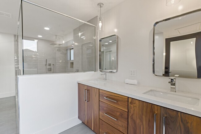 Building Photo - 5112 N 35th St