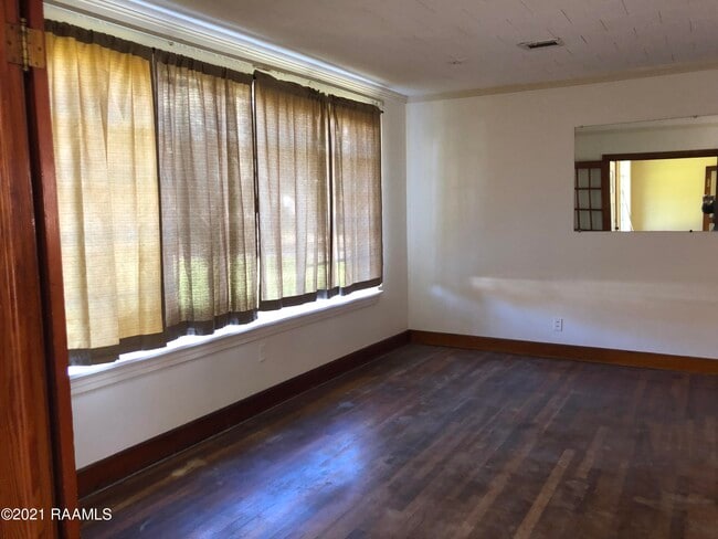 Building Photo - 505 St Camille St