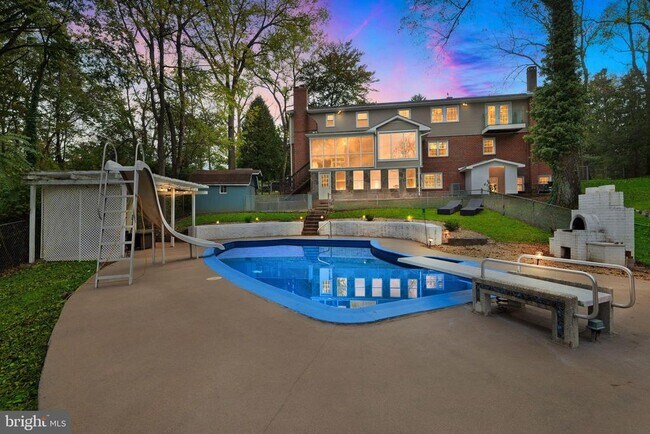 Building Photo - 5642 Jefferson Blvd