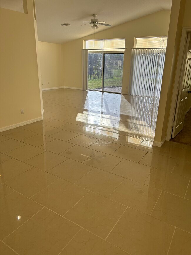 Building Photo - 375 Lexington Ave SW