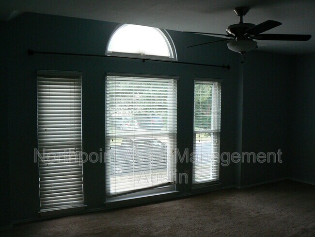 Building Photo - 1701 Yucca Ln