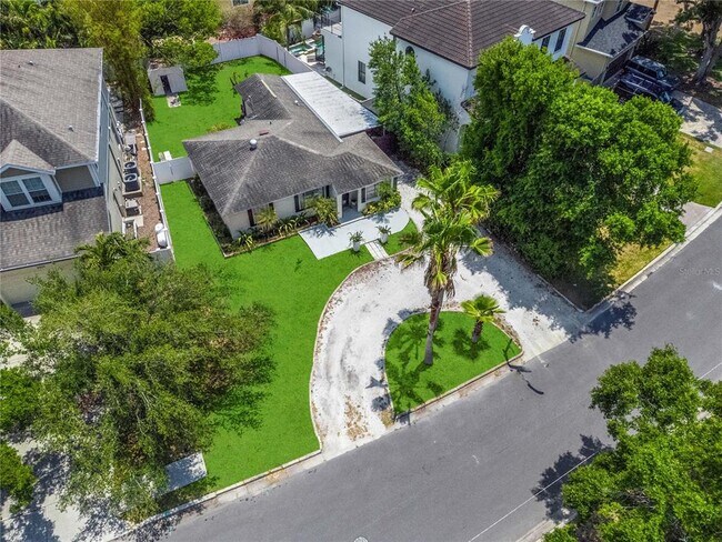Building Photo - 3606 W Royal Palm Cir
