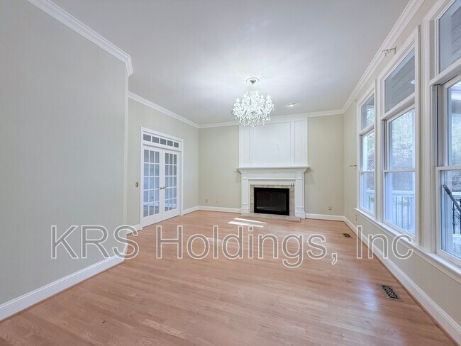 Building Photo - 213 Glen Abbey Dr