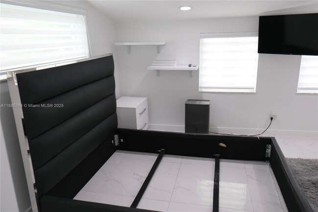 Building Photo - 4311 SW 104th Ct