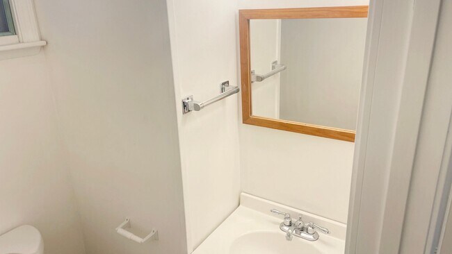 Building Photo - 73-75 Wallingford Ave