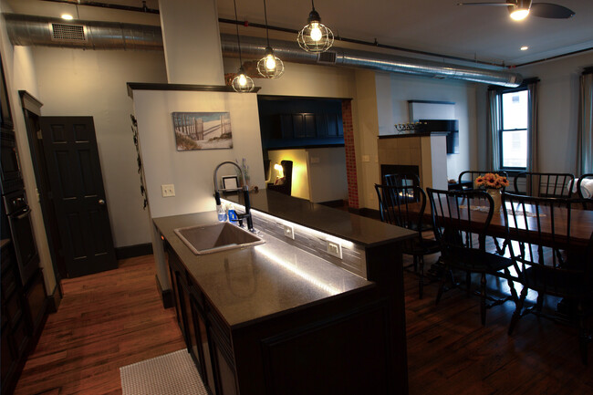 Kitchen island - 225-200 E Blaine St