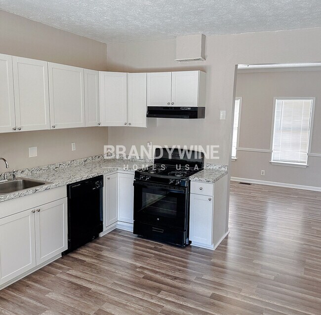 Building Photo - One month FREE RENT!