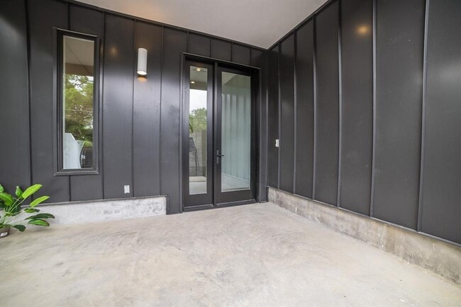 Building Photo - 2003 Melridge Pl