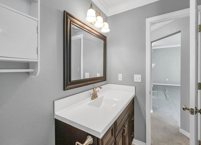 Building Photo - 5897 Saratoga Dr