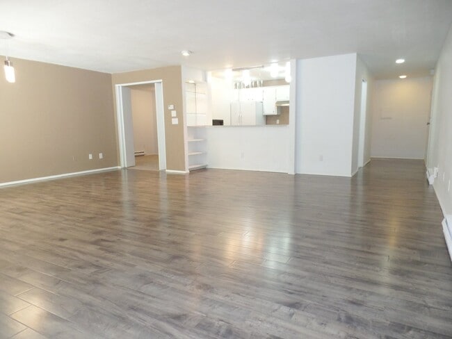 Building Photo - 13680 NE 69th St