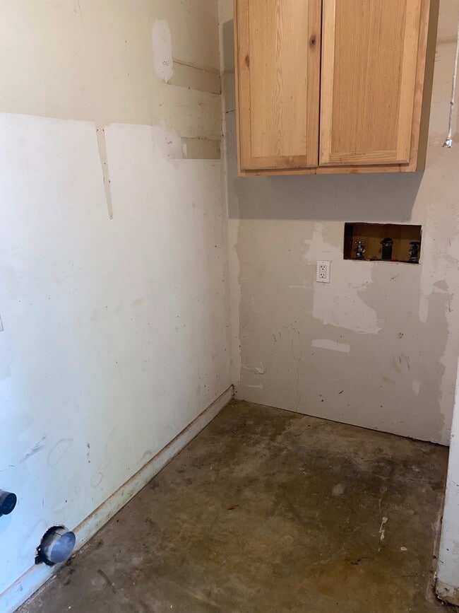 Building Photo - 404 N Lindsey St