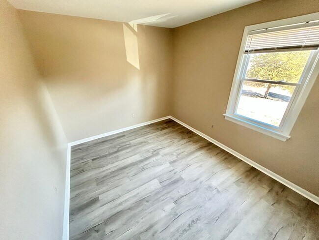 Building Photo - 7953 Meadow Dr