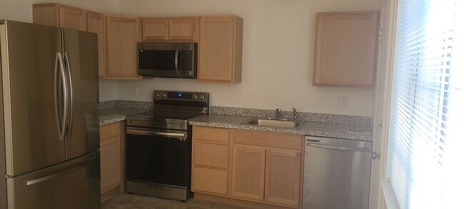 Kitchen - 8090 Greenridge Dr