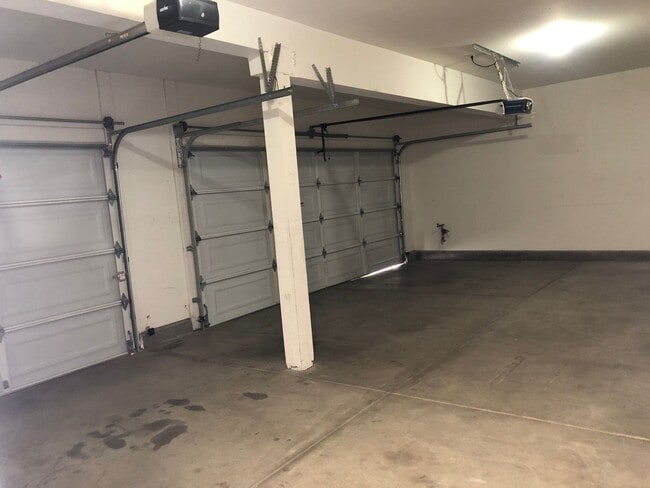 Building Photo - 4 bed Paseo del Sol Home with Downstairs B...