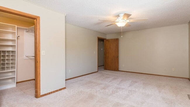 Building Photo - MULTI-LEVEL 3 BD, 2 BA HOUSE WITH FENCED IN YARD, DOUBLE ATTACHED GARAGE, SHED, MURPHY BED, 3 FAM...