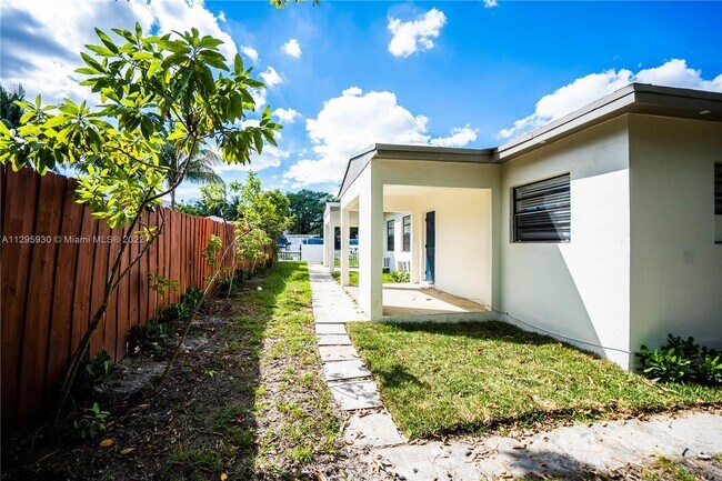 Building Photo - 1110 NW 6th Ave