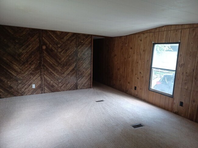 Building Photo - Charming 2 bed, 1 bath