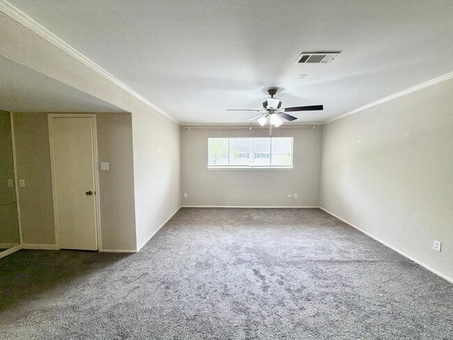 Building Photo - 12959 Trail Hollow Dr