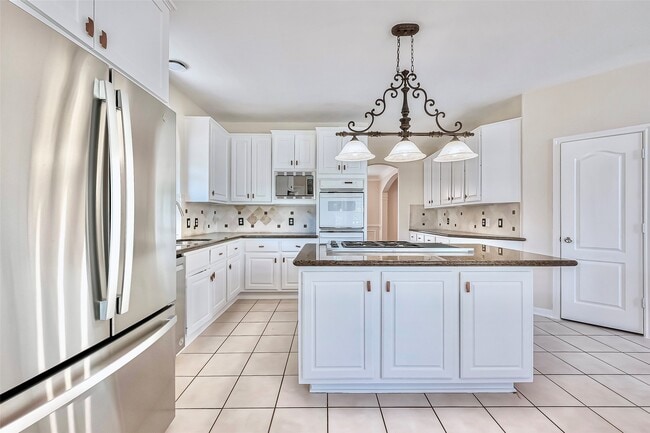 Building Photo - 19 Calleston Ct