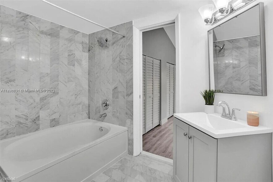 Building Photo - 10167 SW 77th Ct